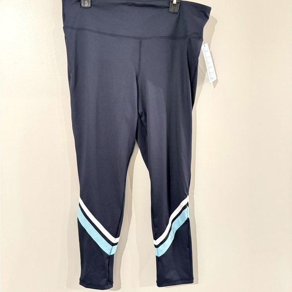 ID Ideology Plus Size Striped Side Pocket 7/8
Leggings, 1X pants - Picture 3 of 7